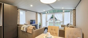 โฮสท์ สเตย์ เอลิแกนท์ ลอดจ์  