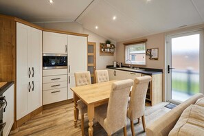 House - Host Stay Country Cabin Lodge (York)