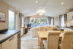 2 bedrooms - Host Stay Country Cabin Lodge (York)