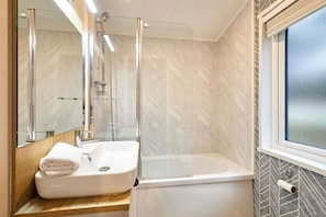 A modern bathroom with a glass-enclosed shower, a white sink, and a bathtub. - Host Stay Copse View Lodge (York)