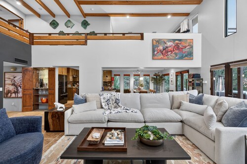 NEW Luxe Chapel Garden Retreat Chapel Views