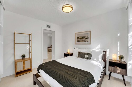 Spacious Stylish 2BR Retreat Near Victoria Park