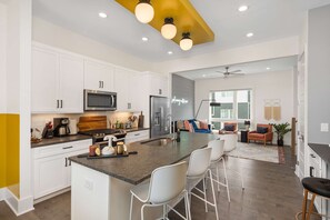 House - King Suites 3BR Retreat 2-car Garage East Nashville (Nashville)