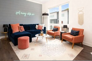 House | 3 bedrooms, Internet - King Suites 3BR Retreat 2-car Garage East Nashville (Nashville)