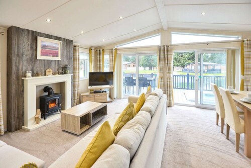 Host Stay The Water Hole Lodge