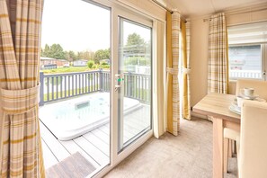 House - Host Stay The Water Hole Lodge (York)