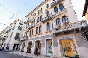 Mặt tiền nơi lưu trú