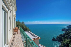 Unclassified image, 4 of 37, button