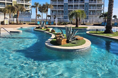 Beach + Pool Access: Resort Getaway in Galveston!