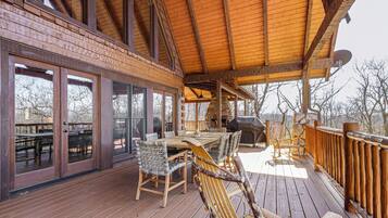 House (5 Bedrooms) | Interior