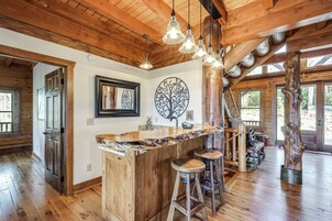 House (5 Bedrooms) | Interior