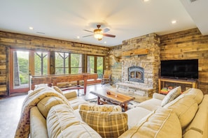 House (5 Bedrooms) | Interior