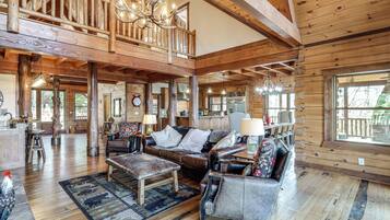 House (5 Bedrooms) | Interior