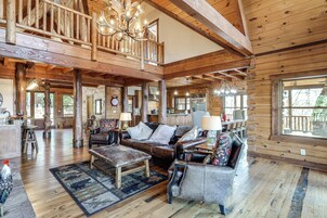 House (5 Bedrooms) | Interior