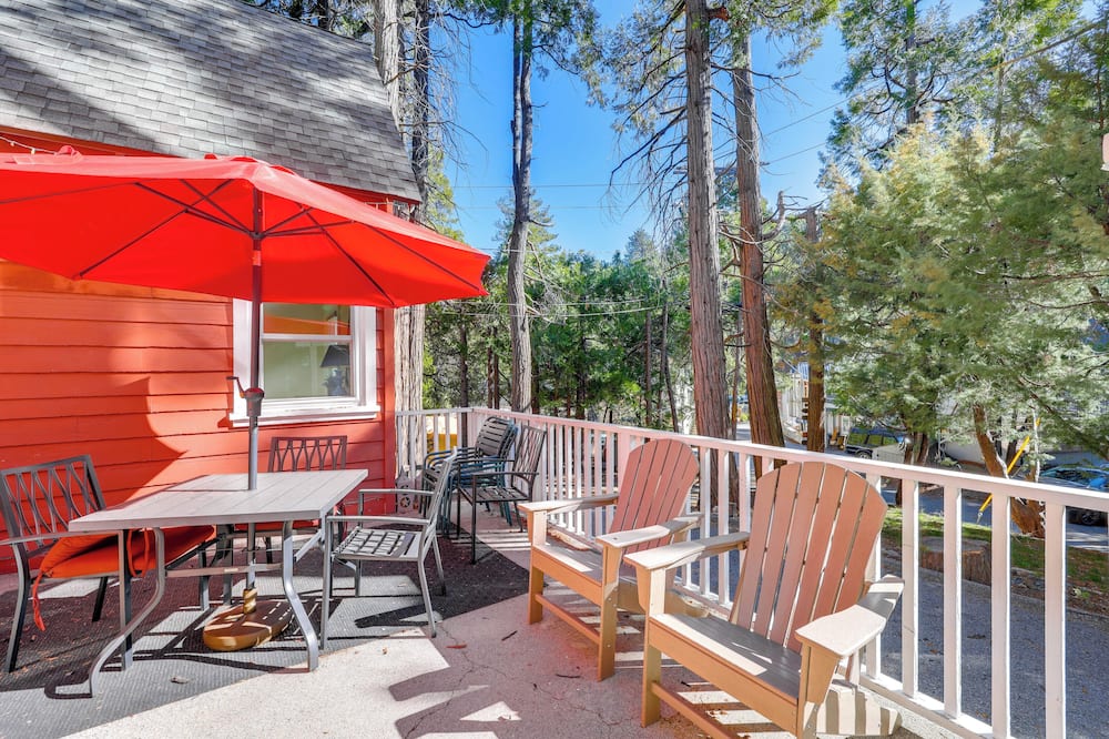 Walk to Lake Arrowhead Village: Bright Gem w/ Deck - Blue Jay, CA