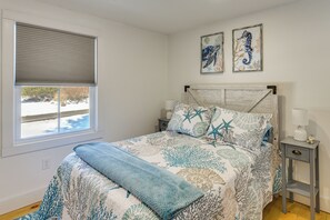 Interior - 1 Mi to Head's Beach! Nautical Family Retreat (Jamestown)