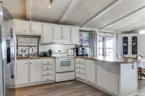 House (3 Bedrooms) | Interior - 3 Mi to Lake Powell! Desert Escape w/ Valley Views (Page)