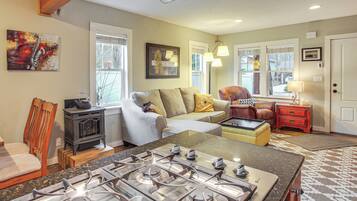 House (2 Bedrooms) | Interior