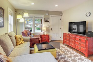 House (2 Bedrooms) | Interior - Walk to Town & Beaches! Cozy Home in Coeur D'alene (Coeur d'Alene)