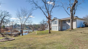 A residential house with a large front yard, a swimming pool, and a view of a lake. - Lakeside Retreat: Large Spacious Home w/ Game Room (Kemp)