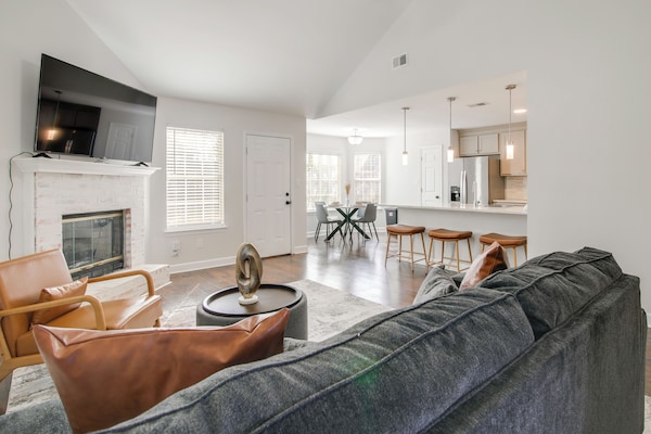 Walk To The Greenline: Sleek Cordova Home W/ Patio - Germantown, TN