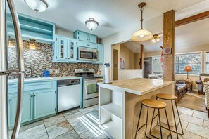 House (4 Bedrooms) | Interior - 2 Mi to Midtown: Ruidoso Retreat w/ Hot Tub! (Ruidoso)