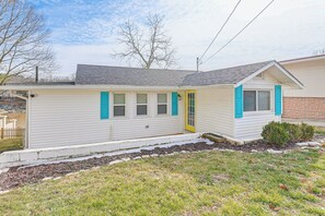 House (3 Bedrooms) | Interior - Herrington Lake Home w/ Deck: Golf, Boat & Relax! (Danville)