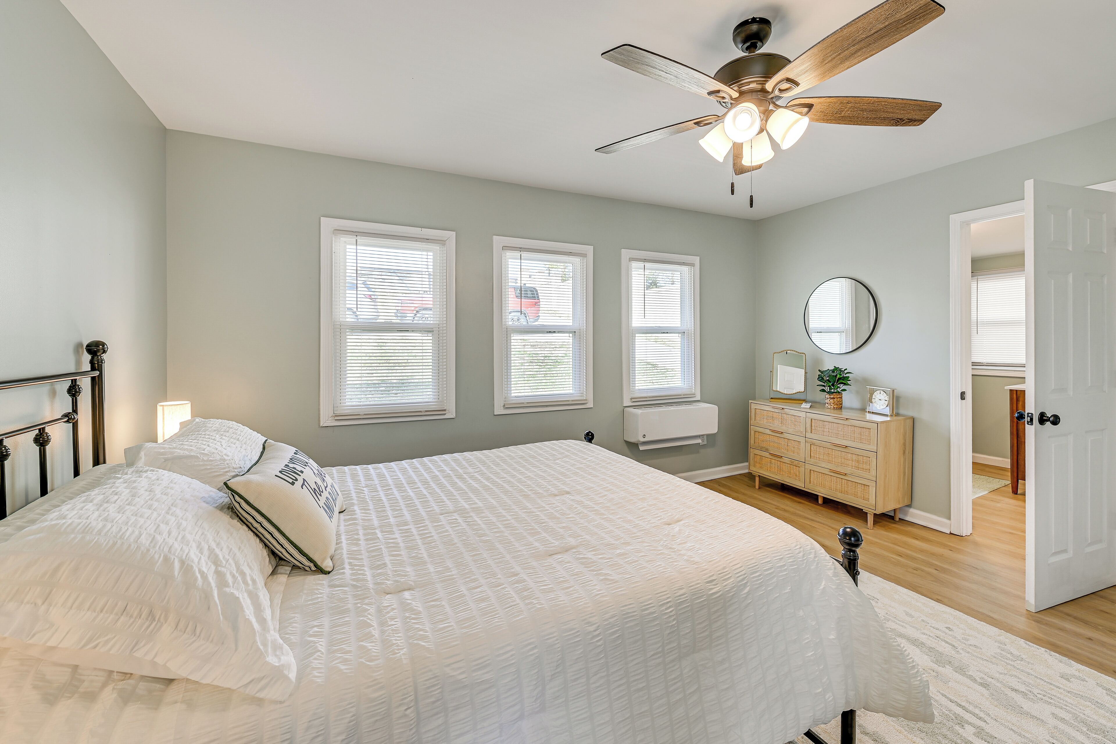 المنشأة من الداخل