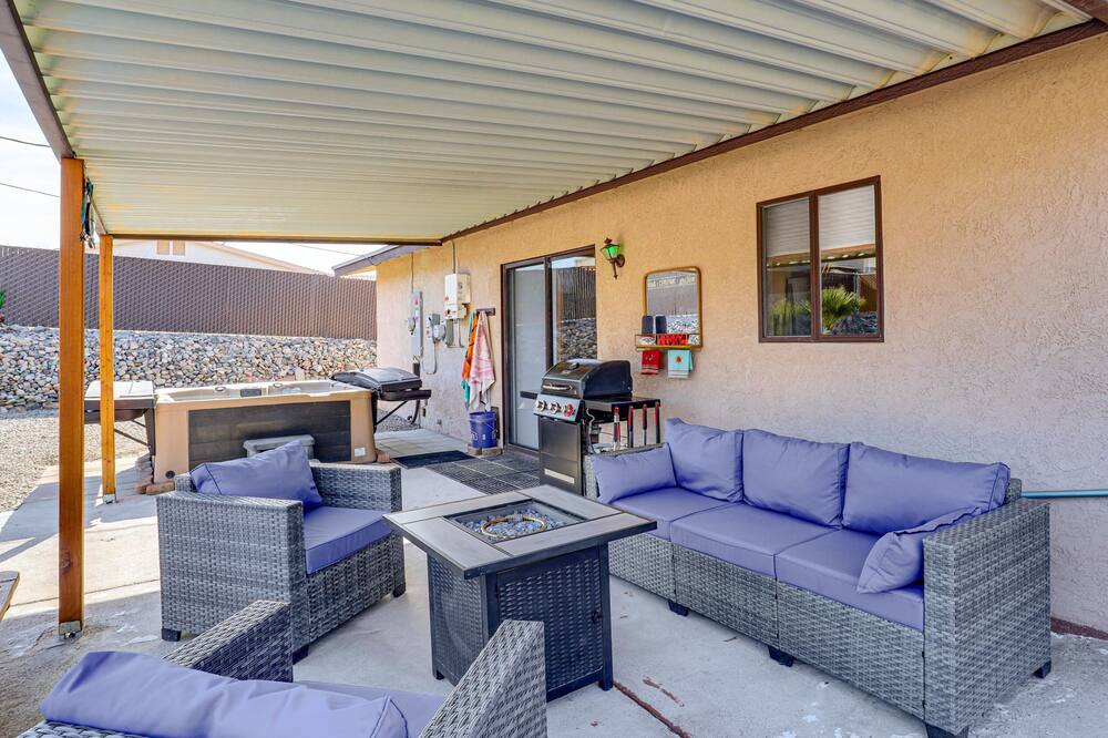 Desert Oasis w/ Hot Tub! 6 Mi to Lake Havasu - Parker Dam, CA