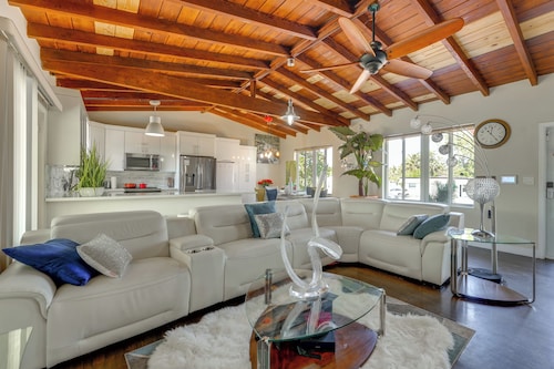 Oakland Park Gem w/ Year-round Pool, 4 Mi to Beach