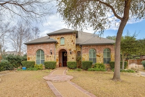 House (4 Bedrooms) | Interior - Great for Gatherings! Stylish Allen Home w/ Patio (Allen)
