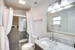 House (3 Bedrooms) | Interior - 5 Mi to Beach & Main St Pier: Quiet Family Getaway (Holly Hill)