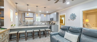 Fully Updated & Convenient! Baytown Home Near Dtwn