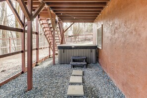 Interior - Raley's Retreat w/ Hot Tub: 2 Mi to Dtwn Boone! (Boone)