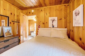 Interior - Close to Lake & Heavenly Mtn Resort! Quaint Cabin (South Lake Tahoe)