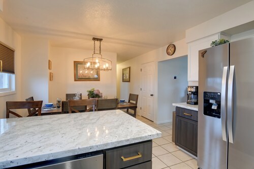 5 Mi to Heise Hot Springs: 'the Trout House'