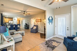 Apartment (3 Bedrooms) | Interior - Bay-n-beach! Comfy Coastal Condo in Lewes! (Lewes)