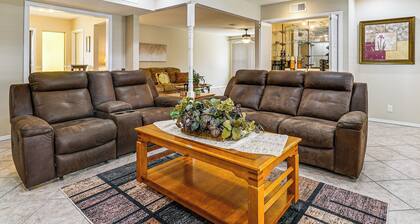 Patio + Fenced Yard: Group Getaway Near Fort Bliss