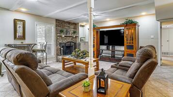 House (3 Bedrooms) | Interior