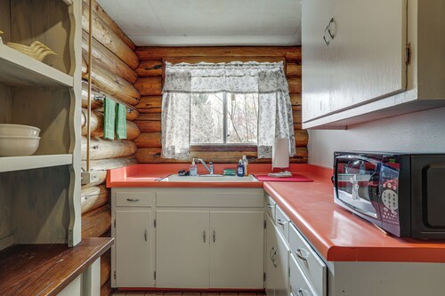 Quarter-acre Lander Cabin 7 Mi to Sinks Canyon