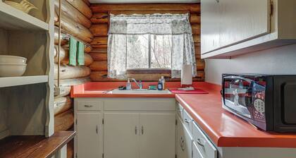 Quarter-acre Lander Cabin 7 Mi to Sinks Canyon