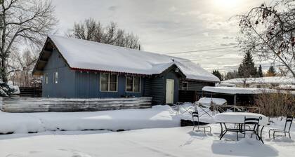 Quarter-acre Lander Cabin 7 Mi to Sinks Canyon