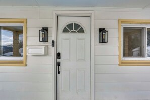 Interior - 5 Mi to PNC Park: Pittsburgh Game Day Getaway! (Pittsburgh)