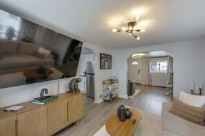 House (3 Bedrooms) | Interior - 5 Mi to PNC Park: Pittsburgh Game Day Getaway! (Pittsburgh)