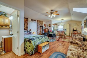 House (0 Bedroom) | Interior - Peaceful Porch! Country Stay Near Elephant Rocks (Belgrade)