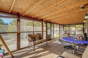 Interior - Peaceful Porch! Country Stay Near Elephant Rocks (Belgrade)