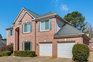 House (3 Bedrooms) | Interior - Outdoor Kitchen! Spacious Stone Mountain Retreat (Stone Mountain)