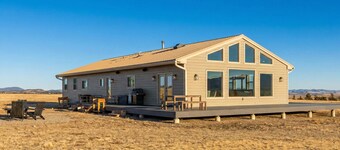 Luxury Off-Grid Cabin with Stargazing Deck & Views