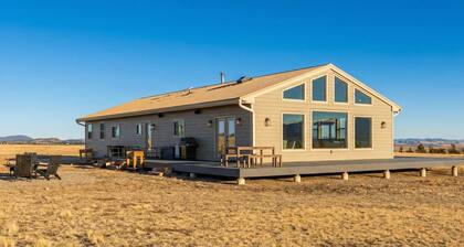 Luxury Off-Grid Cabin with Stargazing Deck & Views