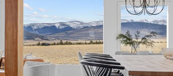 Luxury Off-Grid Cabin with Stargazing Deck & Views